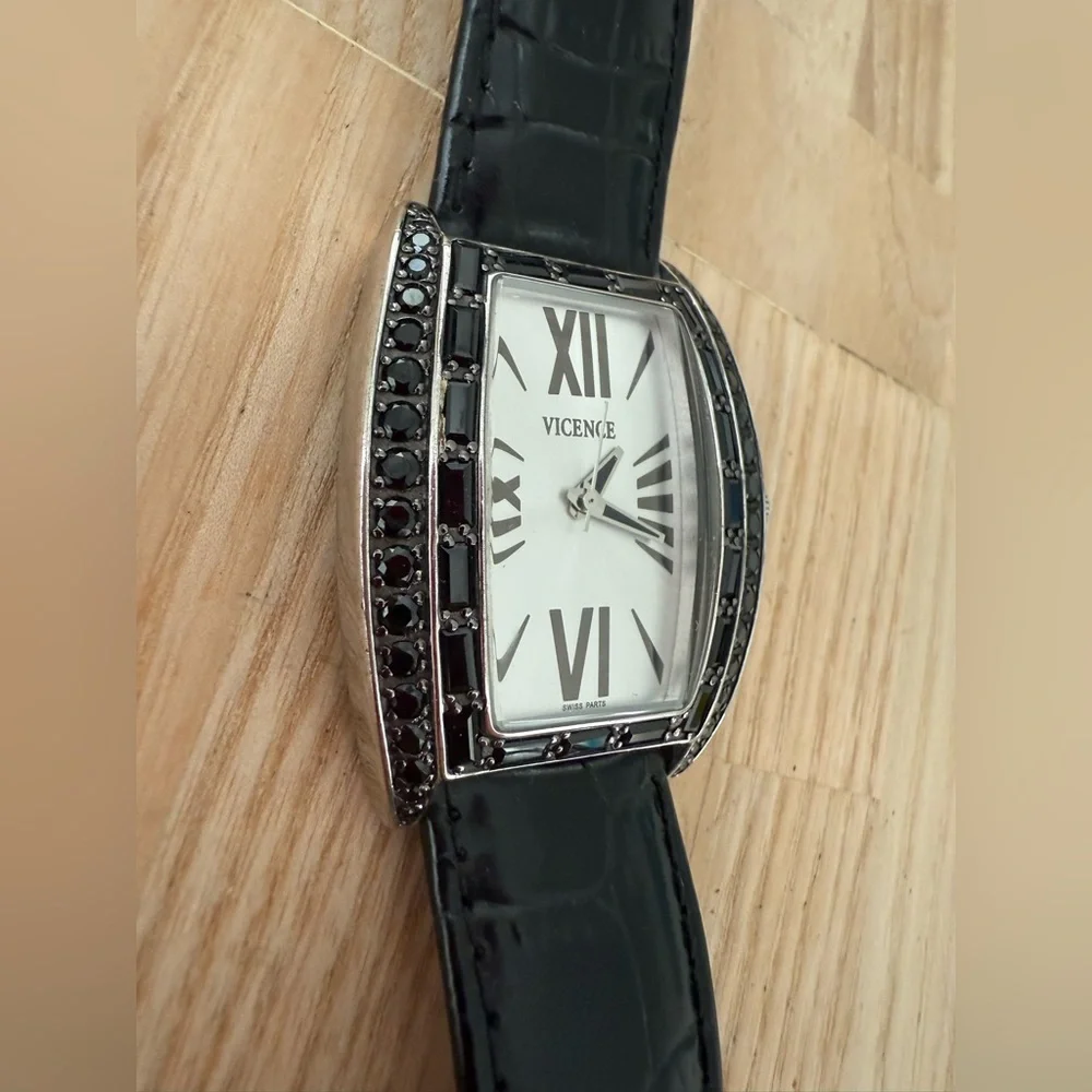 Vicence ladies Milor Sterling silver black leather dress watch NEW BATTERY